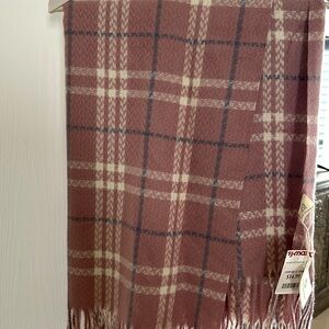 Pretty persuasions scarf . NWT